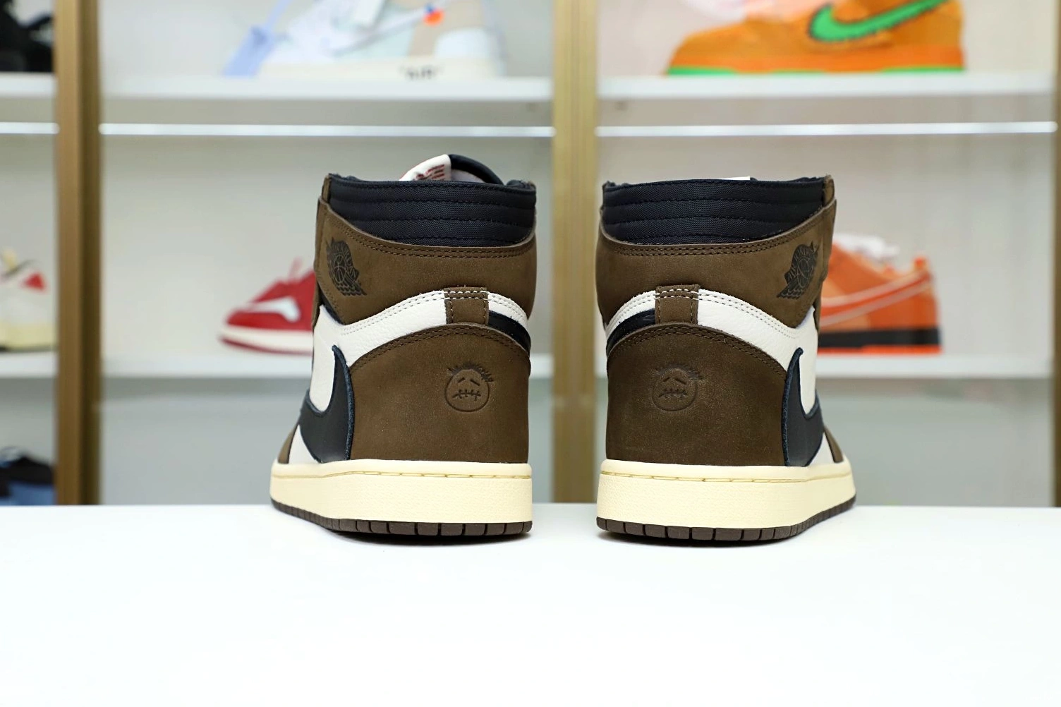 SCOTT JORDAN 1 TRAVIS RETRO OG HIGH 'MOCHA' X AIR 0922